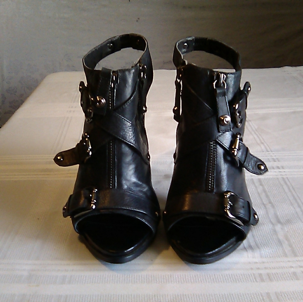 Guess leather Stilletos